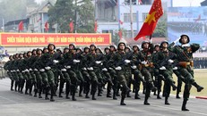 Lễ diễu binh, diễu hành kỷ niệm 70 năm chiến thắng Điện Biên Phủ. Ảnh: Nguyễn Huy.