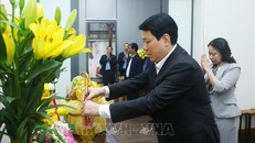 Chủ tịch nước Lương Cường dâng hương tưởng nhớ Tổng Bí thư Nguyễn Phú Trọng. Ảnh: Lâm Khánh/TTXVN.