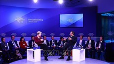 Thủ tướng Chính phủ Phạm Minh Chính đối thoại với WEF về Tầm nhìn của Việt Nam về đổi mới sáng tạo và vai trò toàn cầu. Ảnh: Dương Giang/TTXVN.