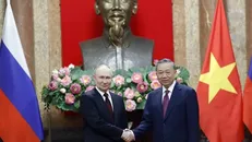 Tổng Bí thư Tô Lâm và Tổng thống Liên bang Nga Vladimir Putin chụp ảnh chung. Ảnh: Nhan Sáng/TTXVN.