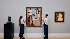 Doanh số nghệ thuật toàn cầu năm 2024 giảm mạnh