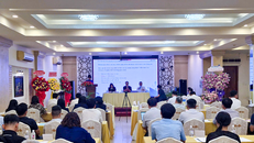 Toàn cảnh phiên họp.