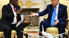 Tổng thống Mỹ Donald Trump (phải) và Tổng thống Nam Phi Cyril Ramaphosa tại cuộc gặp ở Nhà Trắng, Washington, D.C., ngày 21/5/2025. Ảnh: ABC. 