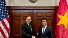 Bộ trưởng Bộ Công Thương, Trưởng đoàn đàm phán Chính phủ Nguyễn Hồng Diên và Bộ trưởng Thương mại Hoa Kỳ Howard Lutnick.