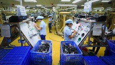 Sản xuất linh kiện điện tử tại Công ty TNHH Điện - Điện tử Mê Trần Vĩnh Phúc. Ảnh minh họa: Danh Lam/TTXVN.