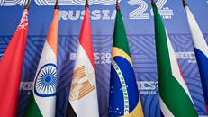 Quốc kỳ các nước thành viên BRICS.