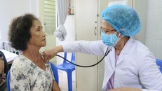 Khám sức khỏe tổng quát miễn phí cho người cao tuổi tại Thành phố Hồ Chí Minh. Ảnh: TTXVN.