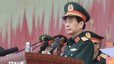 Đại tướng Phan Văn Giang, Ủy viên Bộ Chính trị, Phó bí thư Quân ủy Trung ương, Bộ trưởng Bộ Quốc phòng chủ trì kiểm tra tổng hợp luyện. Ảnh: Tuấn Anh/TTXVN.