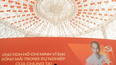 Với không gian rộng, triển lãm gây ấn tượng bằng các logo, biểu tượng có kích thước lớn, hứa hẹn thu hút đông đảo du khách tới tham quan sau khai mạc.