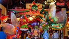 Lồng đèn bọ ngựa được nhóm chọn làm chủ đề chính trong bộ sưu tập năm nay.