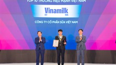 Đại diện Vinamilk - Ông Phạm Tuyên, Giám đốc Chi nhánh Vinamilk Hà Nội - nhận vinh danh Top 10 Thương hiệu Mạnh Việt Nam 2025.