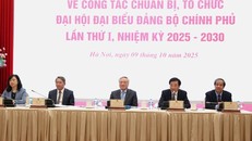 Ủy viên Bộ Chính trị, Phó Bí thư Thường trực Đảng ủy Chính phủ, Phó Thủ tướng Thường trực Chính phủ Nguyễn Hòa Bình cùng lãnh đạo các bộ chủ trì họp báo.