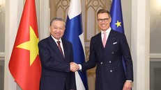 Tổng Bí thư Tô Lâm và Tổng thống Cộng hòa Phần Lan Alexander Stubb sau lễ ký kết các văn kiện hợp tác. Ảnh: Thống Nhất/TTXVN.