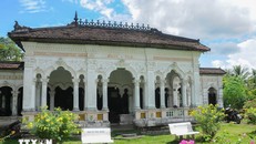 Nhà cổ ở làng nhà cổ Đông Hòa Hiệp có sự kết hợp hài hòa giữa kiến trúc phương Đông lẫn phương Tây. Ảnh: Hữu Chí/TTXVN.