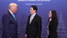 Chủ tịch nước Lương Cường với Tổng thống Hoa Kỳ Donald Trump. Ảnh: Lâm Khánh/TTXVN.