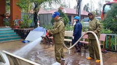 Khẩn trương xử lý môi trường nơi vùng lũ, không để dịch bệnh phát sinh