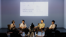 Từ phải qua: Nghệ sĩ Phạm Minh Hiếu, nghệ sĩ Vũ Bình Minh, nghệ sĩ Đỗ Hà Hoài, nhà nghiên cứu Nguyễn Tú Hằng. Ảnh: Duy Phạm.