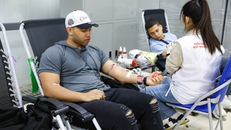 Công dân Cuba tham gia hiến máu tại Ngày hội.