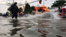 Sài Gòn mưa rả rích nhưng mênh mông nước!