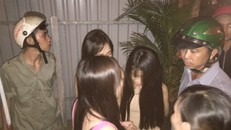 Thiếu nữ sinh năm 2002 bị lừa bán vào quán cà phê kích dục.