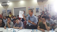 Đại diện cư dân KĐT Ngoại giao đoàn nêu ý kiến phản đối việc điều chỉnh quy hoạch 