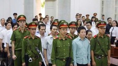 Các bị cáo nghe tuyên án ngày 29-9. 