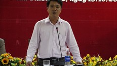 Ông Nguyễn Huy Hiển, Phó Giám đốc Sở TT-TT, trả lời về việc xử phạt hành chính bác sĩ Hoàng Công Truyện tại cuộc họp báo của UBND tỉnh Thừa Thiên - Huế 