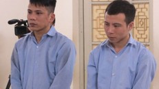 Đặng Xuân Quý (bên phải) cùng đồng phạm tại phiên tòa