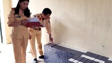 Lực lượng chức năng kiểm đếm số thuốc lá vi phạm 