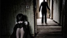 Nhiều lần hiếp dâm con riêng của vợ, gã cha dượng đối mặt án tù