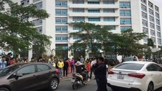 Người nhà bệnh nhi vây BV Sản Nhi Bắc Ninh sau khi liên tiếp 4 trẻ tử vong trong buổi sáng ngày 20/11