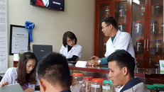 Hình ảnh khám xét, tư vấn tại Phòng khám Đông y gia truyền Phúc Minh Đường