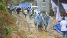 Sạt lở núi tại xóm Khanh, xã Phú Cường (huyện Tân Lạc, Hòa Bình) tháng 10.2017. 