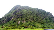  Nam thanh niên chết trên đỉnh núi, bên hông bị cắm con dao