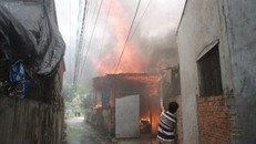 Ngọn lửa đã bao trùm căn nhà.