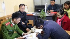 Đối tượng Huang Jian Rong tại cơ quan công an. Ảnh: Công an tỉnh Hải Dương.