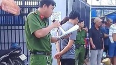 Công an đưa người mua bán dâm ra giữa đường bêu danh