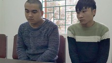 Hai đối tượng Nguyễn Phúc và Lê Nhật Rôn (ảnh Nhật Tuấn).