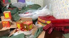 Chặn giữ gần 9 tạ pháo thẩm lậu vào nội địa