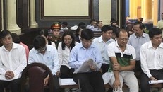 Nhiều bị cáo là nguyên lãnh đạo Navibank tại tòa. Ảnh: Tân Châu.