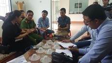 Thượng tá Nguyễn Văn Dân trao đổi với báo chí về đơn thư tố cáo ông Huỳnh Bê Ảnh: BÌNH NGUYÊN