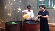 Nước giếng của gia đình bà Sửu bị nhiễm điện nên nóng lên bất thường