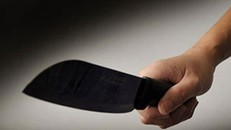 Con nợ đâm trọng thương chủ nợ, khiến cha chủ nợ tử vong. (ảnh minh họa)