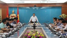 Bộ trưởng Trương MInh Tuấn làm việc với các nhà mạng chiều 10/4