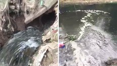 Nước thải được cho là chưa qua xử lý đạt tiêu chuẩn đổ ra sông Nhuệ.