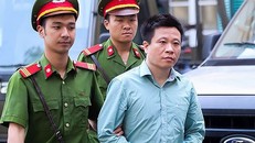 Dẫn giải bị cáo Hà Văn Thắm tới toà