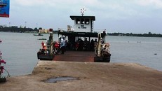 Bến đò phía thị xã Bình Minh.