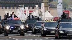 Đoàn xe chở Tổng thống Moon Jae In tiến về khu phi quân sự DMZ sáng 27/4 cho cuộc gặp thượng đỉnh lịch sử