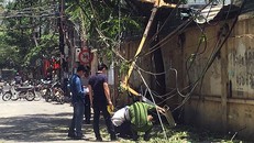 Cơ quan Công an đang khám xét hiện trường vụ sập thang công trình 