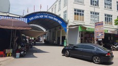 Khu liên hợp thể thao xã Ninh Hiệp bị xẻ thịt thành các ki-ốt nhỏ để cho thuê tiền tỷ 